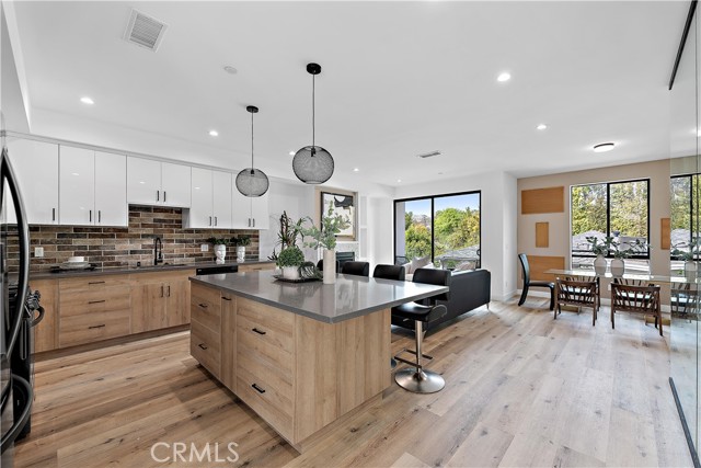 11860 W Flower, Valley Village CA: https://media.crmls.org/medias/deabcfd9-0ef1-43fa-b928-bb0d56f1f113.jpg