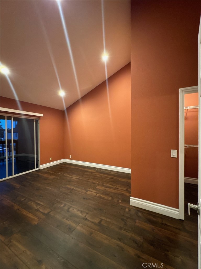 https://media.crmls.org/medias/deaceb4b-e2ea-470d-b6bf-d8de662cb641.jpg?preset=X-Large