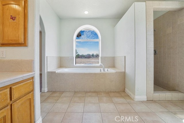 12771 Elm Street, Oak Hills CA: https://media.crmls.org/medias/deacf9aa-e8cb-4258-bc32-bb207ce3cead.jpg