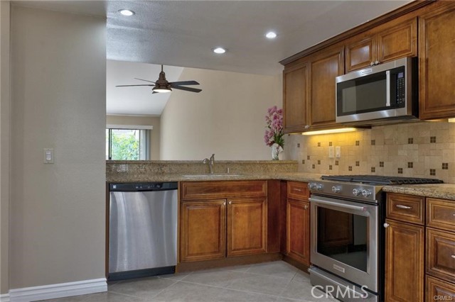 Detail Gallery Image 18 of 69 For 18 Starflower #10,  Irvine,  CA 92604 - 3 Beds | 2 Baths