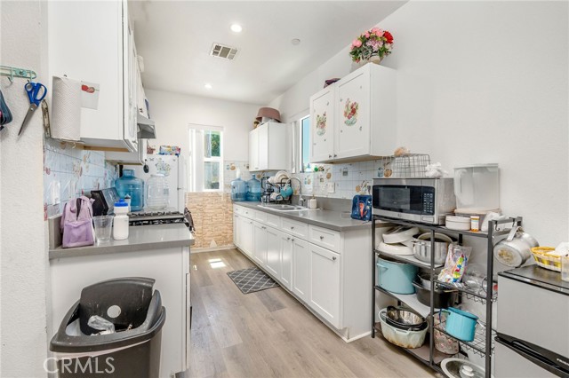 Detail Gallery Image 7 of 11 For 816 W 47th St, Los Angeles,  CA 90037 - – Beds | – Baths