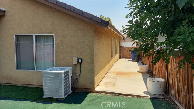 12856 Gifford Way, Victorville CA: https://media.crmls.org/medias/deae01c7-6caf-41d2-8636-2b78b94e2d56.jpg