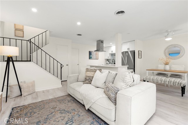 Front Image Thumbnail for CROC26083098