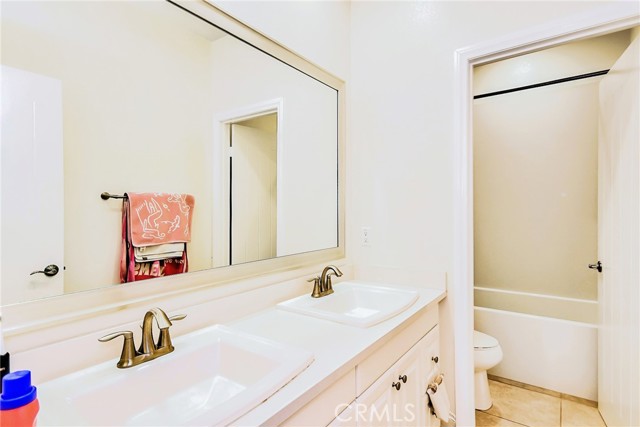 13288 Cactus Flower Street, Eastvale CA: https://media.crmls.org/medias/deaf0bed-e1cd-4324-9ca9-3d65f2eca483.jpg