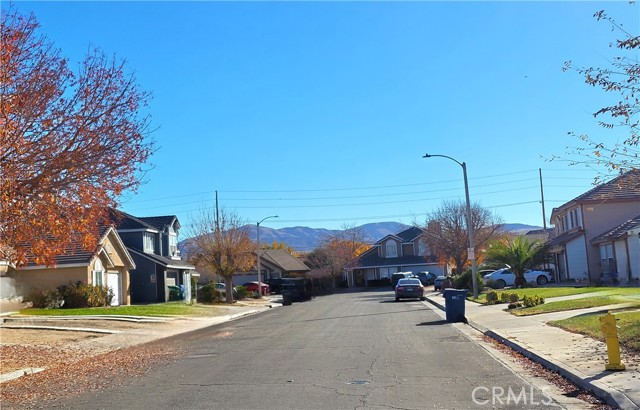 Detail Gallery Image 2 of 19 For 37245 Waterman Ave, Palmdale,  CA 93550 - 3 Beds | 2/1 Baths