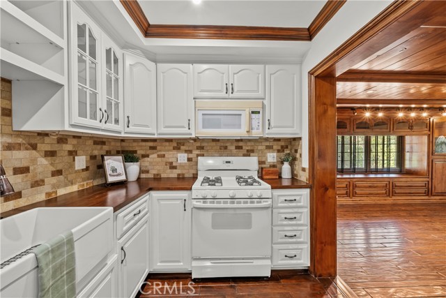 Detail Gallery Image 28 of 57 For 10132 Wish Ave, Northridge,  CA 91325 - 4 Beds | 3 Baths