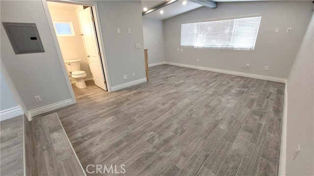 Detail Gallery Image 19 of 35 For 8649 Cantaloupe Ave, Panorama City,  CA 91402 - 3 Beds | 3 Baths