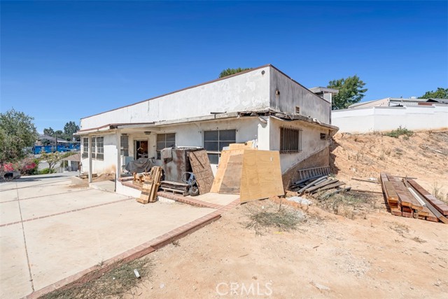 114 N Bonnie Beach Place, East Los Angeles CA: https://media.crmls.org/medias/deb32f88-a2a1-4aa3-b1ca-2bc065d9dbab.jpg