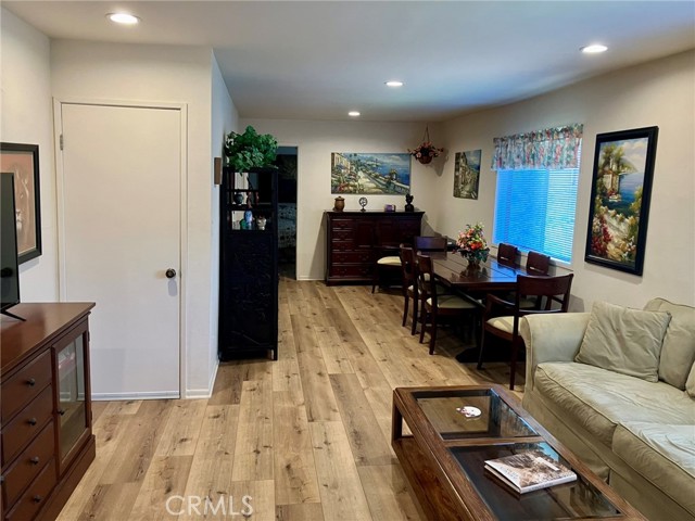 Detail Gallery Image 3 of 7 For 3548 Gladiola Dr a,  Calabasas,  CA 91302 - 2 Beds | 1 Baths