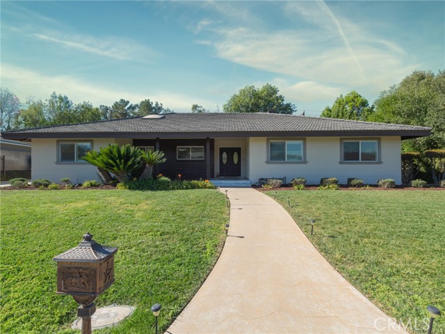 Detail Gallery Image 2 of 33 For 417 S Charvers Ave, West Covina,  CA 91791 - 4 Beds | 3 Baths