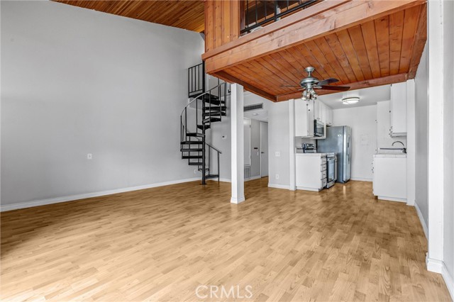 Detail Gallery Image 7 of 35 For 5460 White Oak Ave #E319,  Encino,  CA 91316 - 1 Beds | 1/1 Baths