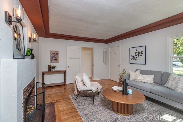 Detail Gallery Image 7 of 32 For 121 N Myers, Burbank,  CA 91506 - 4 Beds | 2 Baths