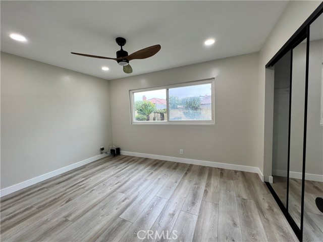 downstairs bedroom, recessed lights on dimmer