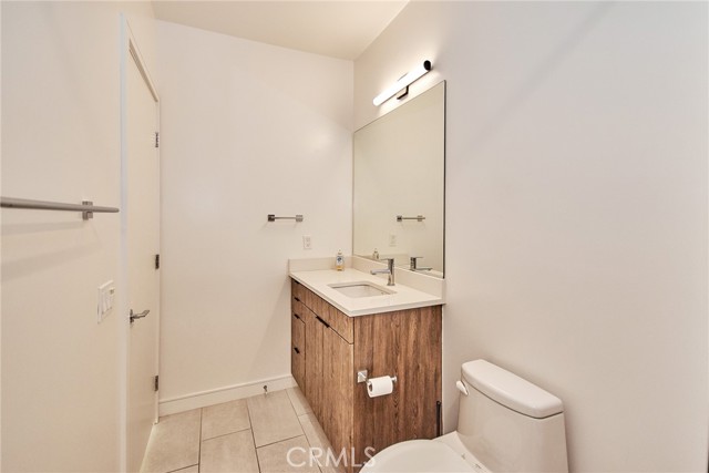 1050 N Joels Place, Los Angeles CA: https://media.crmls.org/medias/deb4b9d6-edf8-438b-b204-3e34e6f0a357.jpg