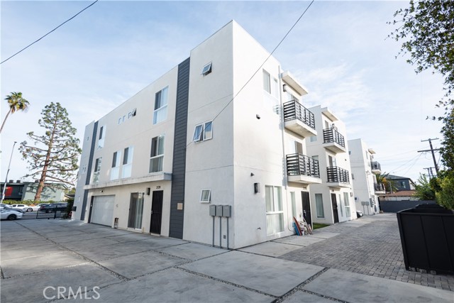 2725 S La Brea Avenue, Los Angeles CA: https://media.crmls.org/medias/deb54a9c-54a7-4258-a5b1-54eab51cc10e.jpg