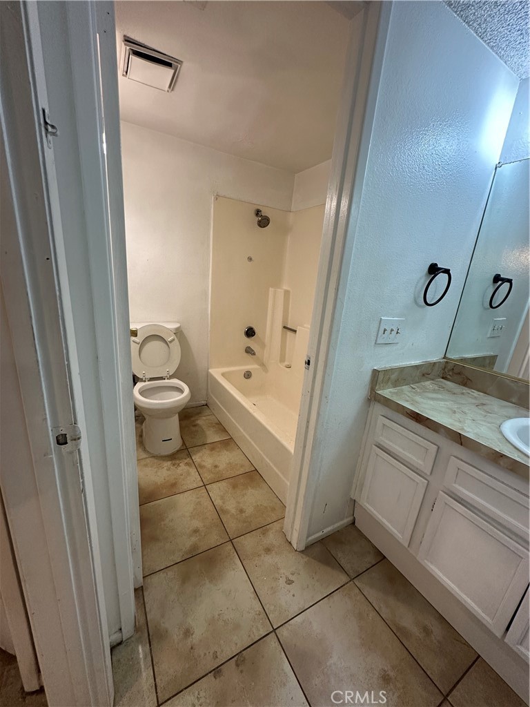 https://media.crmls.org/medias/deb54f65-0459-4315-b07d-37adac2f7691.jpg?preset=X-Large