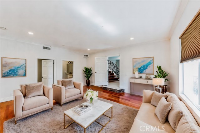 Detail Gallery Image 25 of 38 For 5038 Tendilla Ave, Woodland Hills,  CA 91364 - 5 Beds | 3/1 Baths