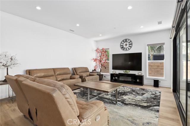 20535 W Bluebird Court, Porter Ranch CA: https://media.crmls.org/medias/deb5d35d-ee51-4a96-8e0f-4e1d24ff758b.jpg
