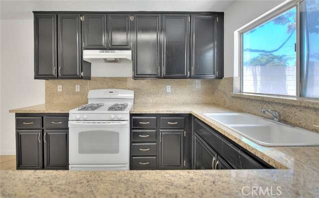 7711 Cartilla Avenue, Fontana CA: https://media.crmls.org/medias/deb63581-72dd-4aef-9e12-022b28d98395.jpg