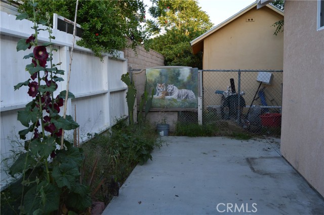 24758 Chestnut St, Newhall CA: https://media.crmls.org/medias/deb6ac20-c258-401d-91c8-56eaf3cfa85d.jpg