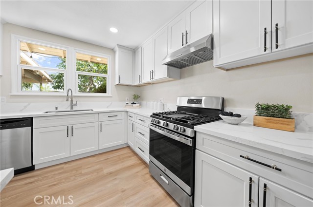 552 E Mountain View Avenue, Glendora CA: https://media.crmls.org/medias/deb77cb4-36e4-4dad-b985-ad63def474f2.jpg