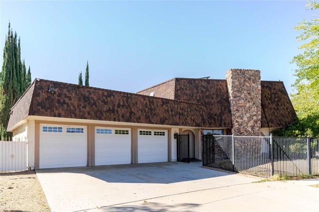 310 Susan Court, Palmdale CA: https://media.crmls.org/medias/deb87a78-98bd-4441-b4fe-6ceaed2fb4ac.jpg