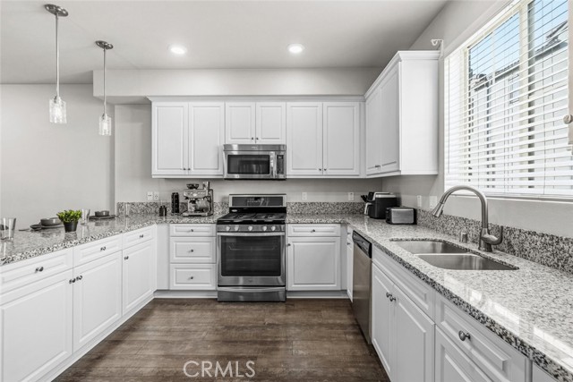 Detail Gallery Image 11 of 40 For 7214 N Chestnut, Van Nuys,  CA 91405 - 2 Beds | 3 Baths