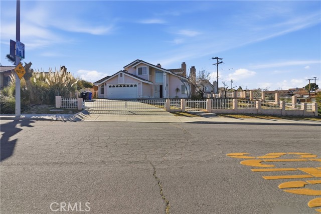 Detail Gallery Image 4 of 39 For 14260 Meadow Grove, Victorville,  CA 92395 - 3 Beds | 2/1 Baths