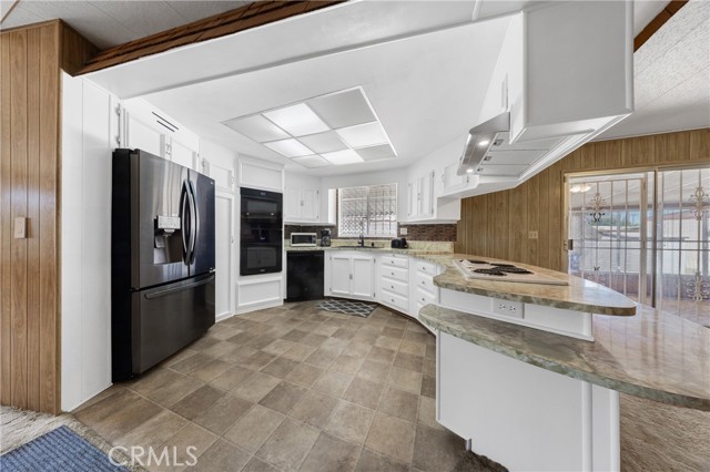 575 S Lyon, Hemet CA: https://media.crmls.org/medias/deba5507-ae1d-4ac5-a120-67cbb1a11571.jpg