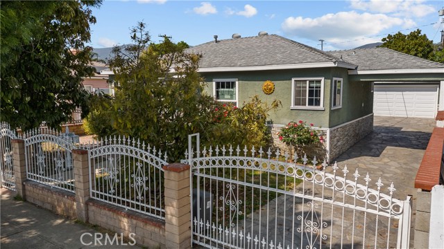 Detail Gallery Image 3 of 39 For 717 De Haven St, San Fernando,  CA 91340 - 4 Beds | 3 Baths