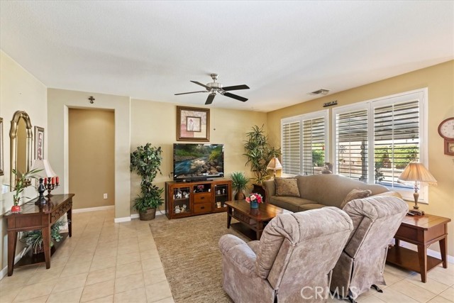 Detail Gallery Image 5 of 29 For 26082 Palm Breeze Ln, Menifee,  CA 92586 - 2 Beds | 2/1 Baths