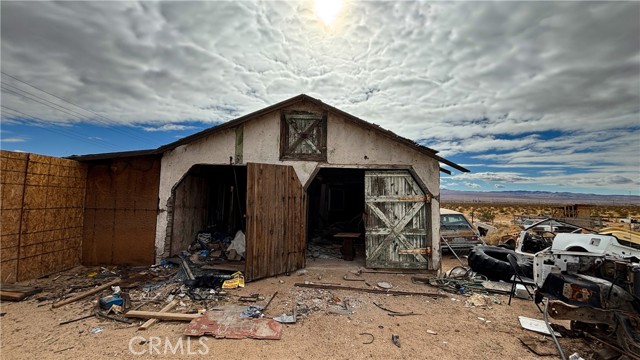 733 Ranch Rd (NEAR) Road, Yermo CA: https://media.crmls.org/medias/debaed9b-a699-4642-a5a5-e83d0853478f.jpg