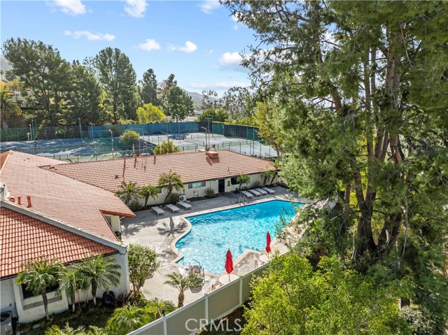 9778 Via Roma, Burbank CA: https://media.crmls.org/medias/debb4166-894b-4f8e-b177-c25021ef2cbe.jpg