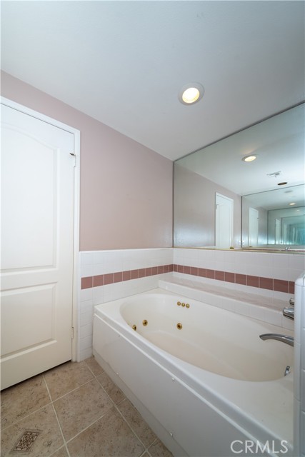 Detail Gallery Image 18 of 53 For 5224 Zelzah Ave #309,  Encino,  CA 91316 - 2 Beds | 2/1 Baths