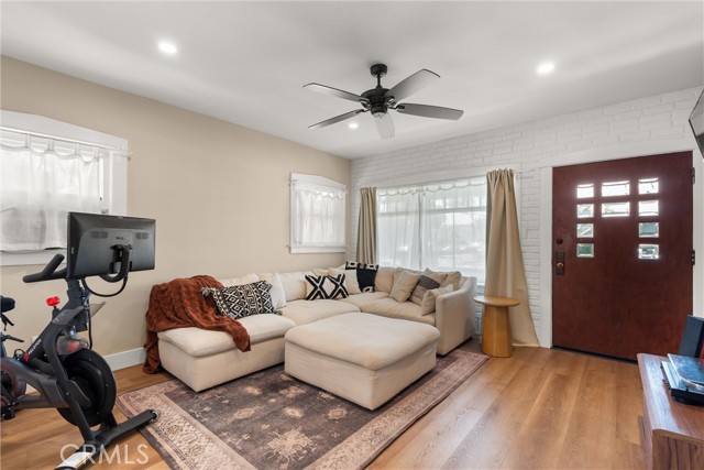 602 Stanley Avenue, Long Beach CA: https://media.crmls.org/medias/debb5e28-b907-490a-be83-c96e97a82ec0.jpg