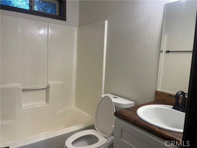 Detail Gallery Image 12 of 23 For 23878 Lakeview Dr, Crestline,  CA 92325 - 3 Beds | 2 Baths