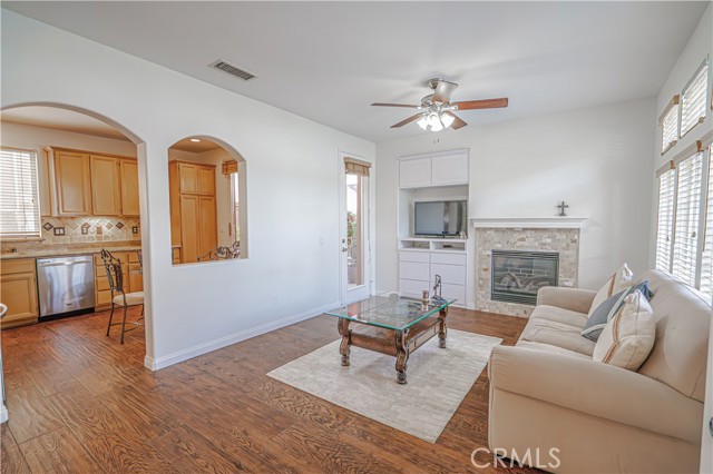 Detail Gallery Image 9 of 26 For 24472 Montevista Cir, Valencia,  CA 91354 - 3 Beds | 3 Baths
