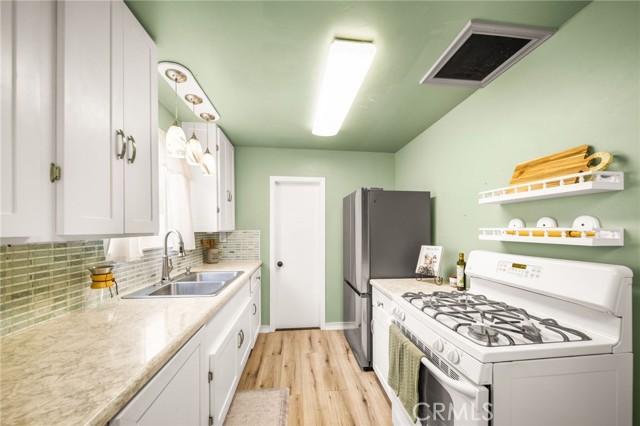 11692 Poes Street, Anaheim CA: https://media.crmls.org/medias/debc4bf6-d069-43f5-9668-28cf17a71f66.jpg