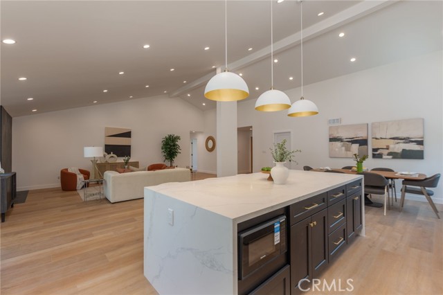 876 Ballina Court, Newbury Park CA: https://media.crmls.org/medias/debcc63a-7d67-4659-aed6-749bbb85b20c.jpg