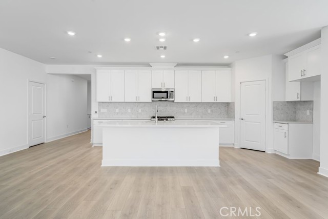 Detail Gallery Image 2 of 19 For 33254 Celadon Ave, French Valley,  CA 92695 - 3 Beds | 2/1 Baths