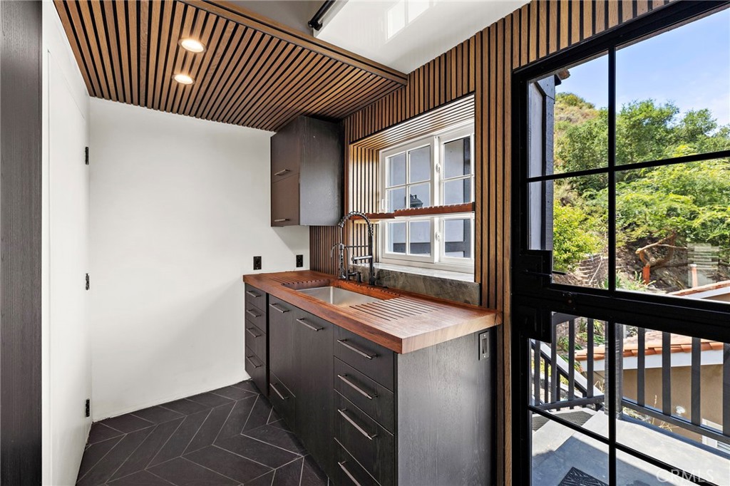 Debe739c B9d6 405f 8eb7 3c6d542d7ec9