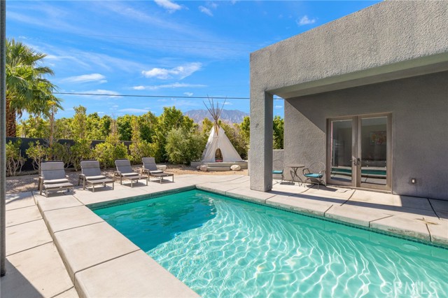 2600 E Vincentia, Palm Springs, CA 92262
