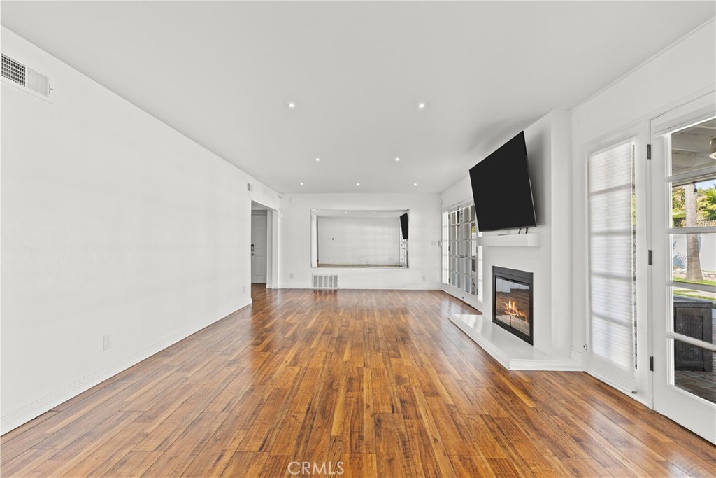 MLS #SR25241551 image #8