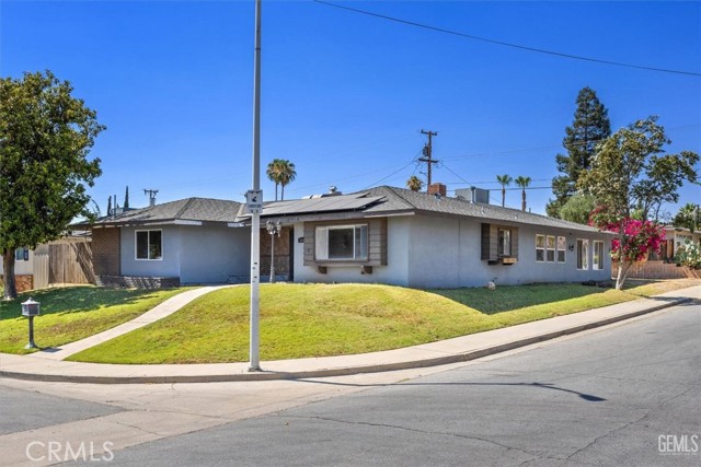 Detail Gallery Image 2 of 28 For 3424 Candlewood Dr, Bakersfield,  CA 93306 - 3 Beds | 3 Baths