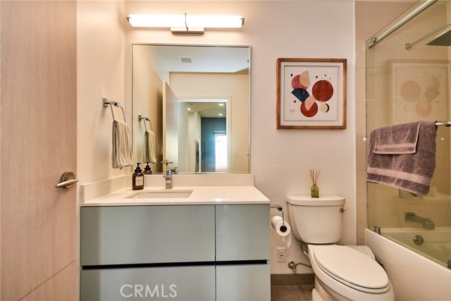 820 S Wilton Place, Los Angeles CA: https://media.crmls.org/medias/debfc1da-6f1c-45e3-aafc-2d3672d2707b.jpg