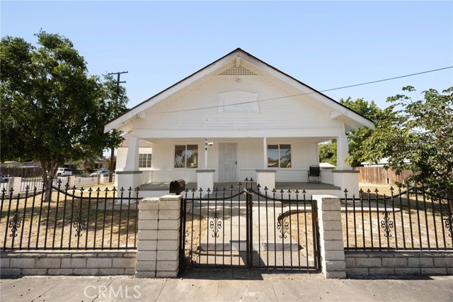 594 W 10th Street, San Bernardino CA: https://media.crmls.org/medias/debff81f-592f-4bc4-9237-ca79fa9b0800.jpg
