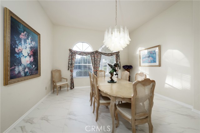 Detail Gallery Image 27 of 54 For 7301 Calle Sagrada, Bakersfield,  CA 93309 - 5 Beds | 4 Baths