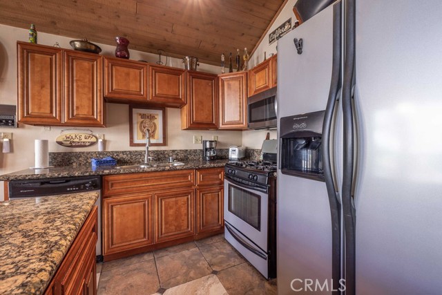 Detail Gallery Image 17 of 75 For 39802 Lakeview Dr #31,  Big Bear Lake,  CA 92315 - 2 Beds | 2/1 Baths