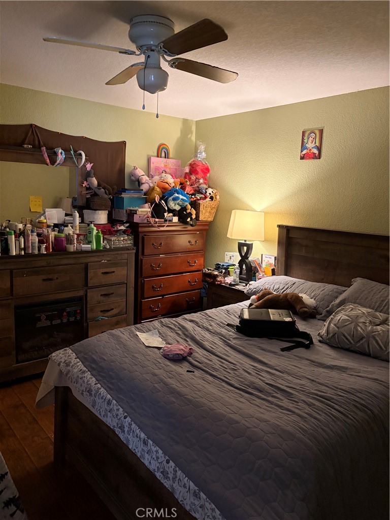 https://media.crmls.org/medias/dec07840-c8ff-4a9d-a6b3-33fa44fd6984.jpg?preset=X-Large