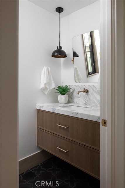 Detail Gallery Image 9 of 22 For 519 1/2 Narcissus Ave #B,  Corona Del Mar,  CA 92625 - 2 Beds | 2/1 Baths